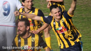 Sport -Calcio - Derby Flaminia - Viterbese  - I gialloblù esultano dopo il gol