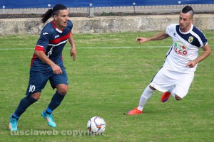Sport - Calcio - Samuele Neglia e Sebastian Gay nel derby di andata tra Viterbese e Flaminia