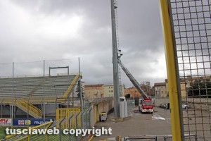 Viterbo - Altoparlante rischia di cadere allo stadio Rocchi - Intervento dei vigili del fuoco