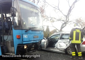 Viterbo - Auto contro pullman sulla Cimina