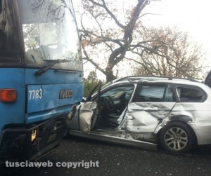 Viterbo - Auto contro pullman sulla Cimina