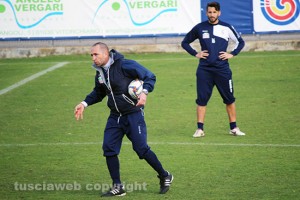 Sport - Calcio - Viterbese - Federico Nofri durante il test in famiglia dei gialloblù, con Boldrini sullo sfondo