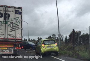 Viterbo - Incidente tra auto vicino al cimitero