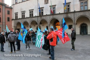 Villa Buon respiro - Sit in dei sindacati in piazza del ComuneVilla Buon respiro - Sit in dei sindacati in piazza del Comune