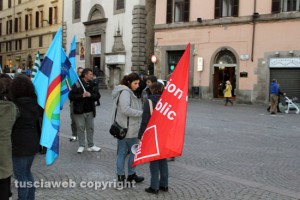 Villa Buon respiro - Sit in dei sindacati in piazza del Comune