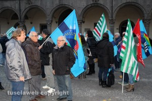 Villa Buon respiro - Sit in dei sindacati in piazza del Comune