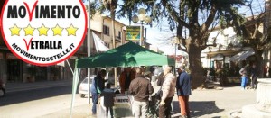 Il banchetto in piazza di Vetralla 5 stelle