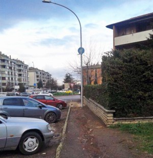 Viterbo - Il segnale stradale al Carmine