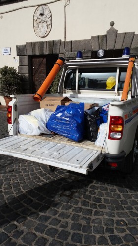 Marta senza confini dona giocattoli a Belcolle