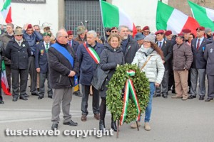 Viterbo - Cerimonia in ricordo delle foibe - Davanti le nipoti di Giulio Mancini