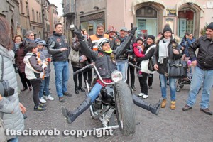 Viterbo - Carnevale - Corsa delle carriole - La squadra più originale Harley kariol