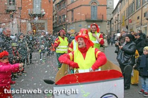 Viterbo - Carnevale - Corsa delle carriole - La squadra più artistica 'Namo de prescia