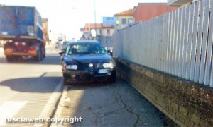 Parcheggio selvaggio a Tuscania