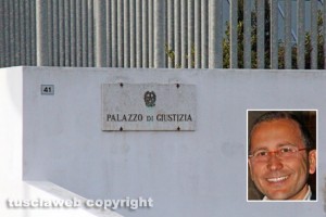 Il tribunale di Viterbo - Nel riquadro: Fabrizio Purchiaroni