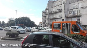 Viterbo - Traffico bloccato a piazzale Gramsci