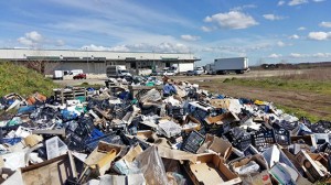 La discarica nei pressi dei mercati generali