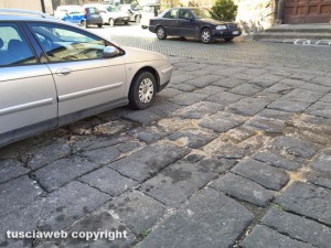 Viterbo - Piazza Santa Maria Nuova - Fuoriuscita di liquame dalla fogna