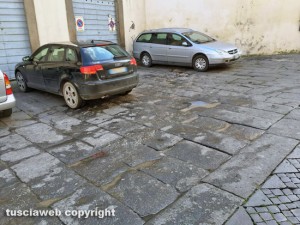 Viterbo - Piazza Santa Maria Nuova - Fuoriuscita di liquame dalla fogna