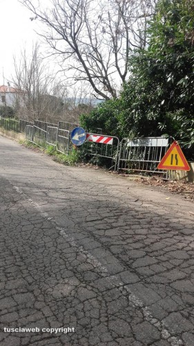 Sant'Angelo di Roccalvecce - Strada dissestata e rischio frana