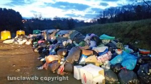 Viterbo - Discarica a cielo aperto a Colleverde