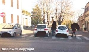 Macchine sulle strisce alla Quercia