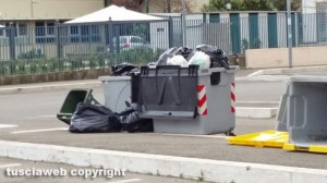 Viterbo - Rifiuti in zona Tribunale, via Luigi Galvani