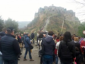 I visitatori a Civita di Bagnoregio