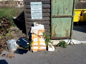 Bolsena - I rifiuti abbandonati nel centro 