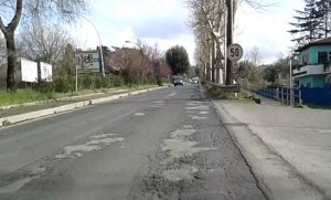 La Cassia sud in stato di completo abbandono