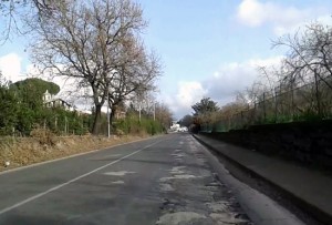 La Cassia sud in stato di completo abbandono
