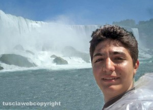 Giuseppe Centamore alle cascate del Niagara