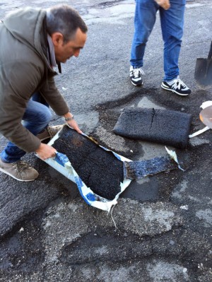 Viterbo - FdI-An tappa la buca in piazza Crispi