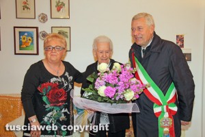 Viterbo - Giovanna Sapio compie 100 anni, gli auguri di Bizzarri e Michelini