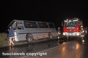 Viterbo - Cassia Nord - Il pullman cappottato