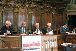 Viterbo - La presentazione della mostra "tra forma e segno"