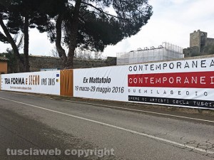Tra torma e segno - Lo striscione della mostra
