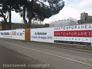 Tra torma e segno - Lo striscione della mostra