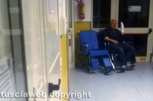 Civita Castellana - Il pronto soccorso - Mauro Carosi in attesa