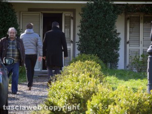 Graffignano - I Ros nella villa della rapina e uno dei custodiGraffignano - I Ros nella villa della rapina e uno dei custodi