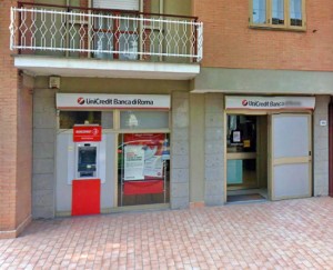 Celano - La filiale della Unicredit svaligiata