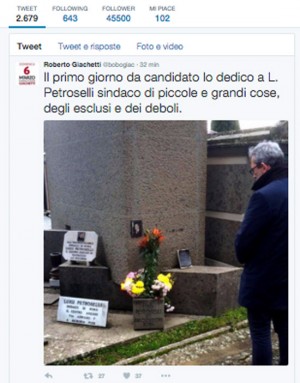 Viterbo - Roberto Giachetti al cimitero San Lazzaro davanti alla tomba di Petroselli