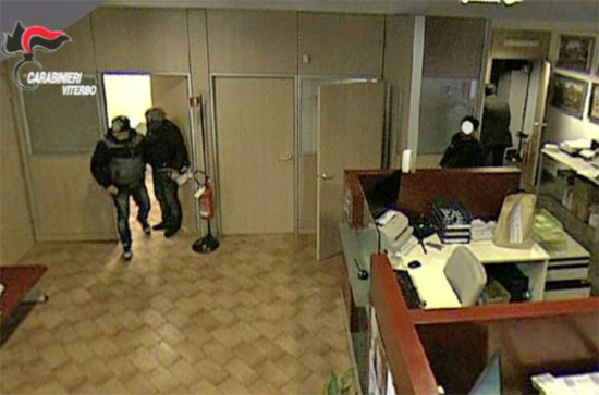 Oriolo Romano - Rapina alla Banca di Capranica credito cooperativo - The mask 3