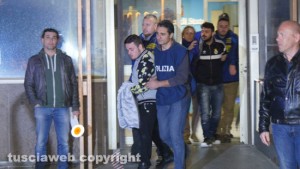 Camorra - Gaetano Formicola e Giovanni Tabasco all'uscita dalla questura