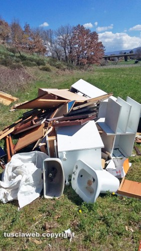 Viterbo - Discarica a cielo aperto il località Acqua Alta
