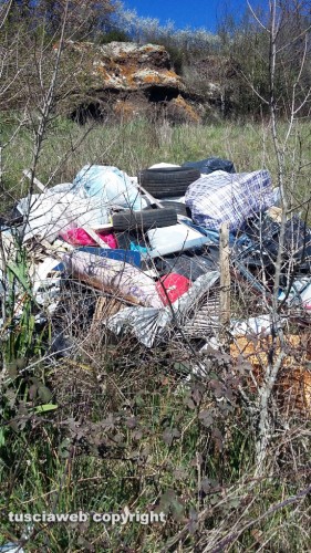 Viterbo - Discarica a cielo aperto il località Acqua Alta