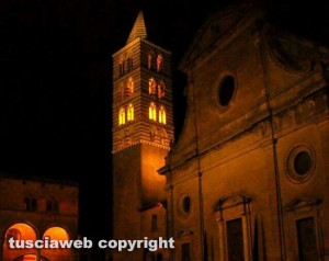 Viterbo - Il duomo di notte