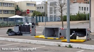 Viterbo - Rifiuti in zona Tribunale, via Luigi Galvani