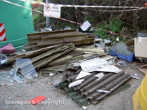 Amianto in strada Castiglione - Occhi bianchi