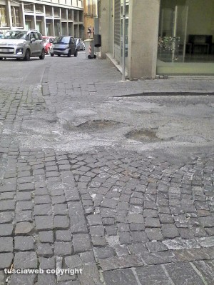 Viterbo - Buche tra via Matteotti e via San Luca