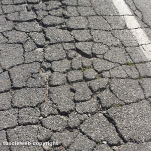 Viterbo - Buche e crateri in via della Pila